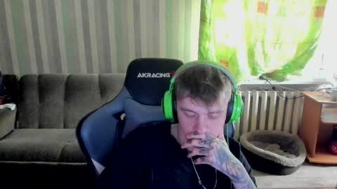 Snapshot of aron_neall chatting on October 8, 2025, 6:33 am biggest penis online show from October 8, 2025, 6:33 am