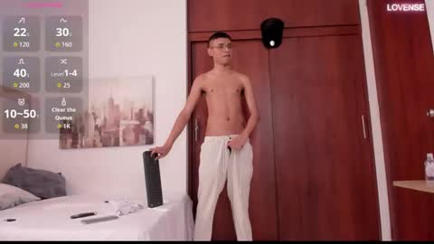 aron_pipeer online show from September 8, 2025, 4:06 pm