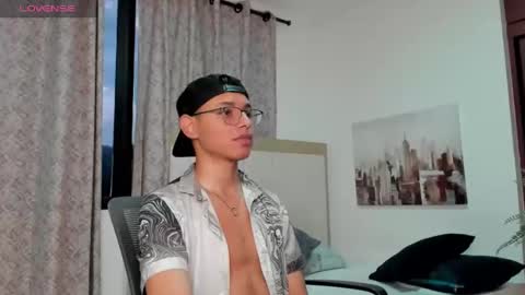 aron_pipeer online show from September 21, 2025, 10:44 pm