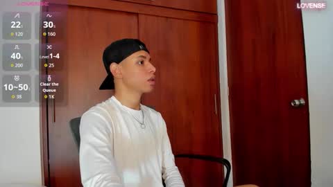aron_pipeer online show from September 25, 2025, 2:32 pm