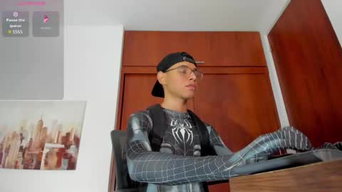 aron_pipeer online show from September 28, 2025, 10:59 pm