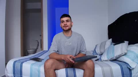 Aron Santoro online show from November 27, 2025, 2:08 pm