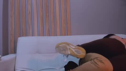 Snapshot of aronandluna chatting on October 22, 2025, 2:28 pm Aron and Luna online show from October 22, 2025, 2:28 pm