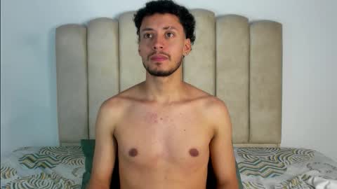 Snapshot of aroncooper1 chatting on October 17, 2025, 5:10 am aron cooper online show from October 17, 2025, 5:10 am