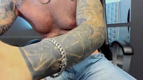 AronGrant online show from November 9, 2025, 10:46 am