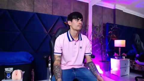aronmuller_ online show from September 12, 2025, 4:56 am