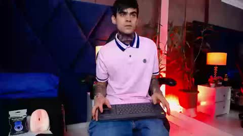 aronmuller_ online show from September 13, 2025, 5:07 am