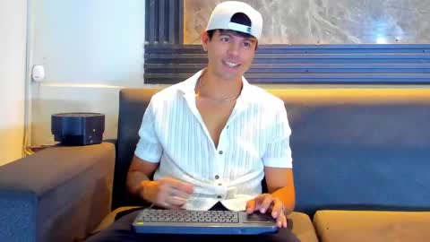 Aroon   online show from January 7, 2026, 8:00 pm