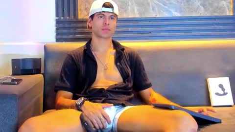 Aroon   online show from January 9, 2026, 8:21 pm