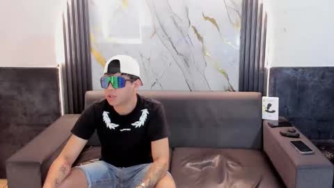 Aroon   online show from April 15, 2026, 4:08 am