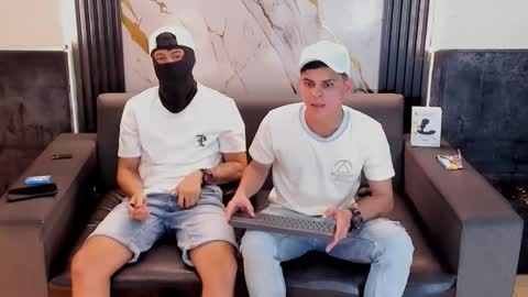 Aroon   online show from April 30, 2026, 3:46 am