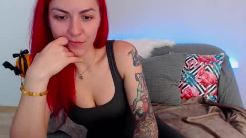 Snapshot of arri_ella chatting on October 24, 2025, 1:13 am arri_ella online show from October 24, 2025, 1:13 am