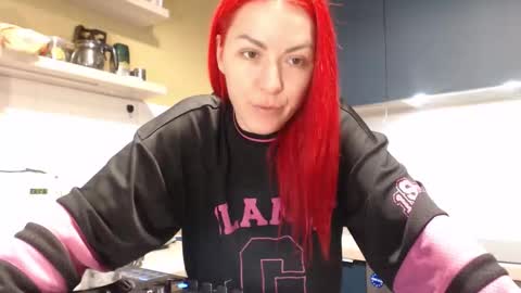 arri_ella online show from December 5, 2025, 12:30 am