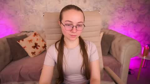 arrinawair online show from May 15, 2026, 6:42 am