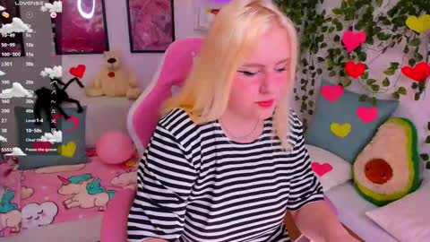 art_lovee_ online show from February 28, 2026, 1:39 am