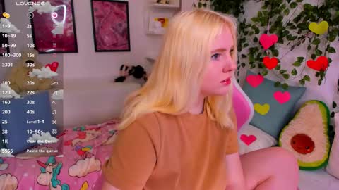 art_lovee_ online show from March 11, 2026, 1:44 am