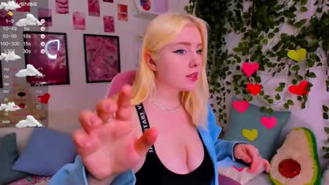 art_lovee_ online show from March 15, 2026, 1:33 am