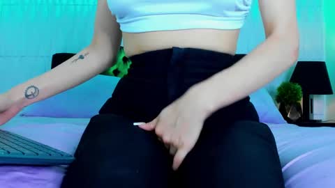 Snapshot of artemisa_leon chatting on January 24, 2025, 4:48 am artemisa_leon online show from January 24, 2025, 4:48 am