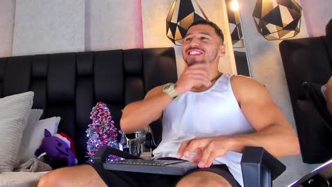 Snapshot of arthurlam chatting on December 11, 2024, 10:38 pm Arthur online show from December 11, 2024, 10:38 pm