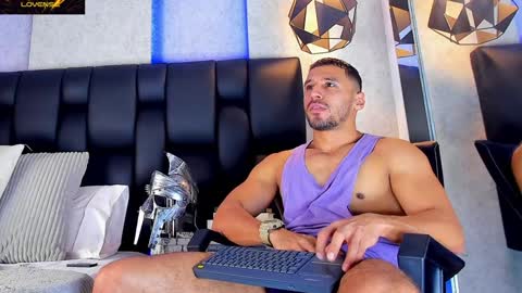 Snapshot of arthurlam chatting on January 6, 2025, 11:31 pm Arthur online show from January 6, 2025, 11:31 pm