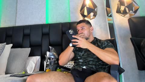 Snapshot of arthurlam chatting on January 8, 2025, 1:32 am Arthur online show from January 8, 2025, 1:32 am