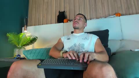 Snapshot of arthurlam chatting on October 19, 2025, 7:36 pm Arthur online show from October 19, 2025, 7:36 pm