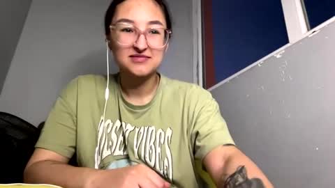 Mia  online show from April 2, 2026, 2:26 pm