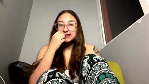 Mia  online show from April 5, 2026, 3:09 pm