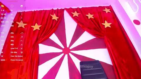 Snapshot of artmiajoy chatting on October 15, 2025, 2:06 pm MIA OF artmiajoy online show from October 15, 2025, 2:06 pm