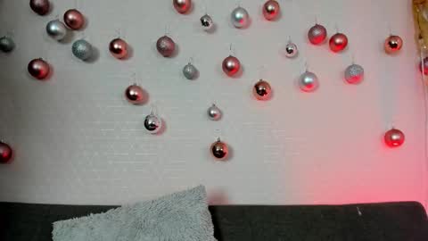 MIA OF artmiajoy online show from December 18, 2025, 11:38 am