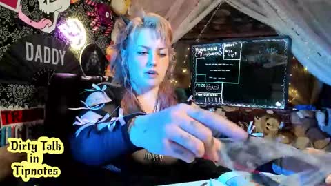 Snapshot of artsyheartsyy chatting on March 28, 2026, 12:54 am ArtsyHeartsyy online show from March 28, 2026, 12:54 am
