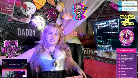 Snapshot of artsyheartsyy chatting on April 4, 2026, 1:04 am ArtsyHeartsyy online show from April 4, 2026, 1:04 am