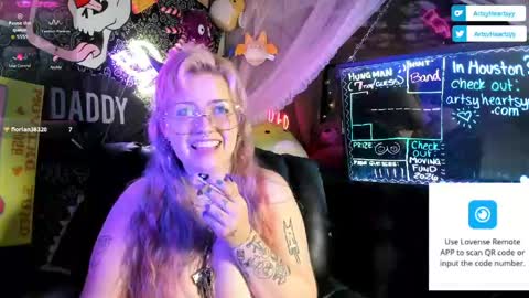 Snapshot of artsyheartsyy chatting on April 14, 2026, 12:16 am ArtsyHeartsyy online show from April 14, 2026, 12:16 am