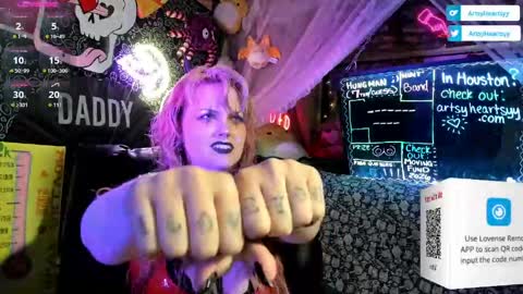 Snapshot of artsyheartsyy chatting on April 16, 2026, 12:33 am ArtsyHeartsyy online show from April 16, 2026, 12:33 am