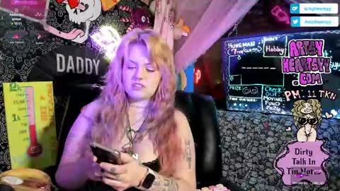 Snapshot of artsyheartsyy chatting on April 30, 2026, 1:34 am ArtsyHeartsyy online show from April 30, 2026, 1:34 am