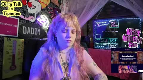 Snapshot of artsyheartsyy chatting on May 9, 2026, 2:28 am ArtsyHeartsyy online show from May 9, 2026, 2:28 am