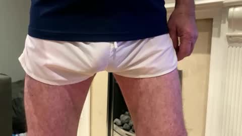 artybee online show from November 9, 2025, 7:23 pm