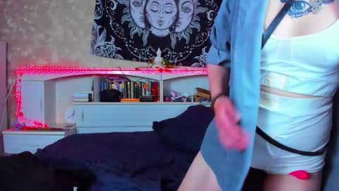 Aru online show from October 16, 2025, 5:14 pm