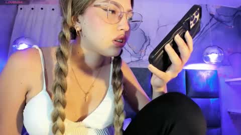 Snapshot of ary1_ chatting on October 3, 2025, 3:47 am Ary online show from October 3, 2025, 3:47 am