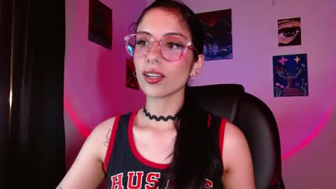  Independent Model online show from April 24, 2026, 10:45 pm