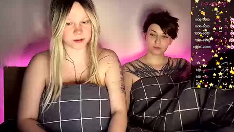 Arya brunett and Cassie blond online show from December 30, 2024, 5:15 am