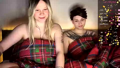 Arya brunett and Cassie blond online show from January 5, 2025, 5:20 am