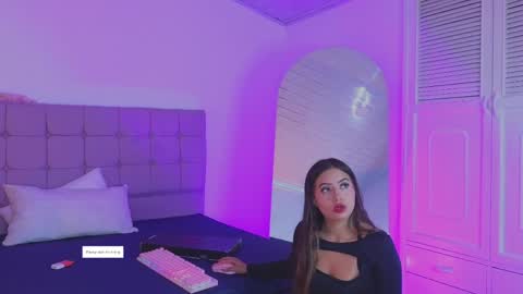 arycooper_ online show from May 6, 2026, 12:10 pm