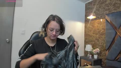 Snapshot of asami_hattori chatting on November 1, 2025, 11:23 am AsamiHattori online show from November 1, 2025, 11:23 am