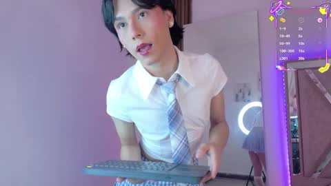 Ash Femboy online show from October 29, 2025, 9:38 pm