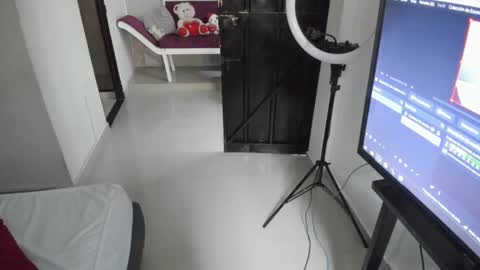 Ash Monroee  online show from December 14, 2025, 9:08 pm