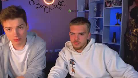 ash_raven_ online show from September 16, 2025, 7:37 pm
