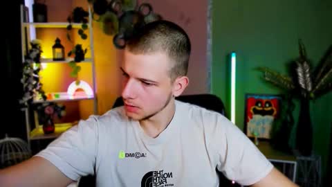 Snapshot of ash_raven_ chatting on September 21, 2025, 12:18 pm ash_raven_ online show from September 21, 2025, 12:18 pm