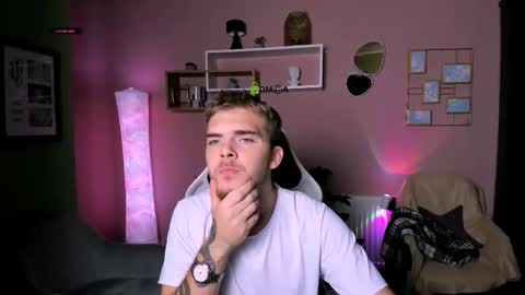 Snapshot of ash_raven_ chatting on November 4, 2025, 6:34 am ash_raven_ online show from November 4, 2025, 6:34 am