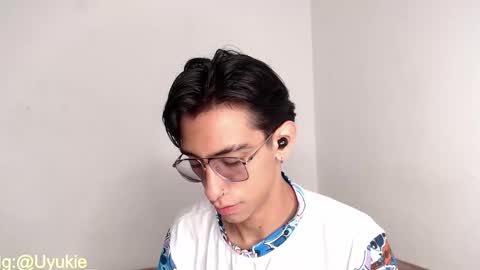 Snapshot of ash_v1 chatting on October 30, 2025, 2:02 am Ash online show from October 30, 2025, 2:02 am